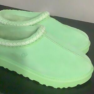 UGG Green Slippers with Textured Collar and Lightweight Design